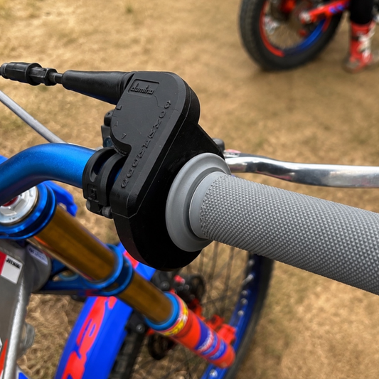 Comando acceleratore rapido Domino Commandos Super Fast Action con tubo nero per moto Trial